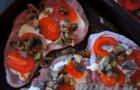 Запеченная свинина с грибами и помидорами